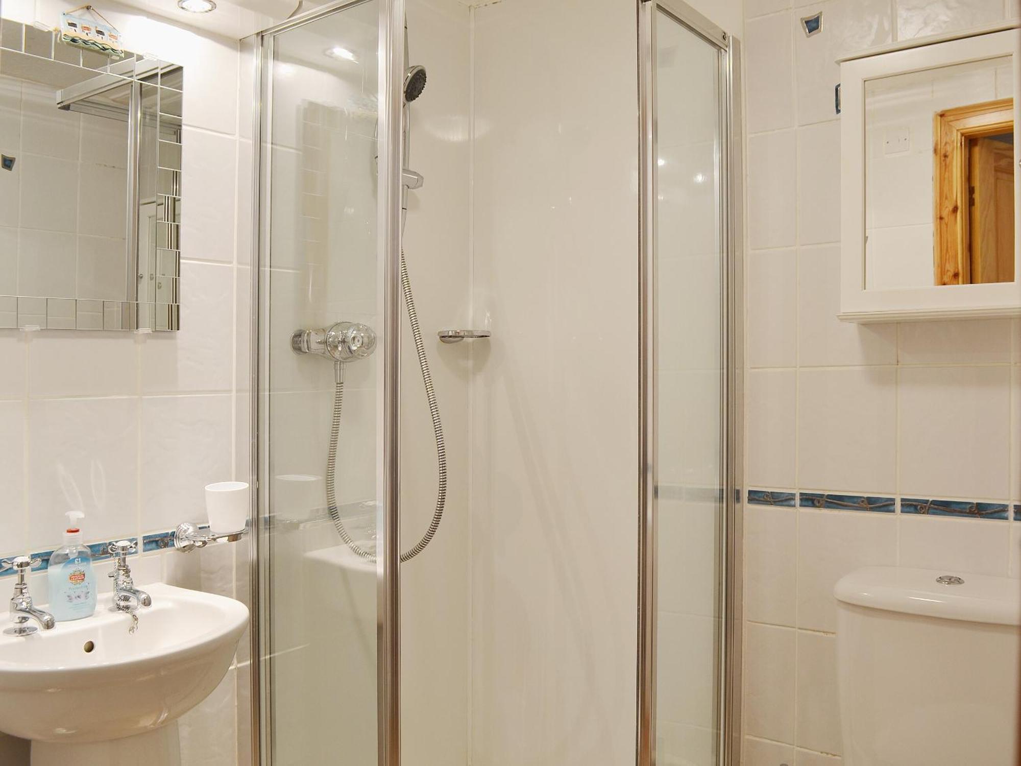 Making Waves Villa Анстрътър Екстериор снимка